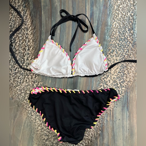 BECCA Whip Stitch reversible bikini top size D bottoms size small black white - Picture 2 of 9